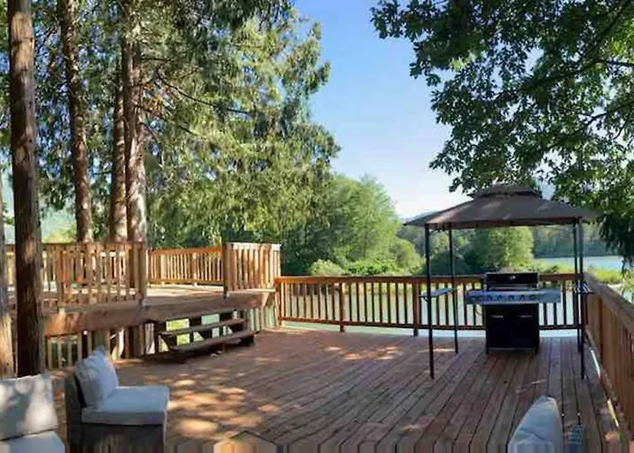 Riverfront Getaway On The Wild And Scenic