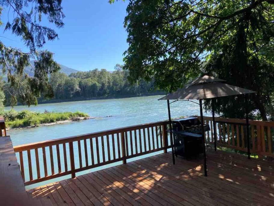 Riverfront Getaway On The Wild And Scenic