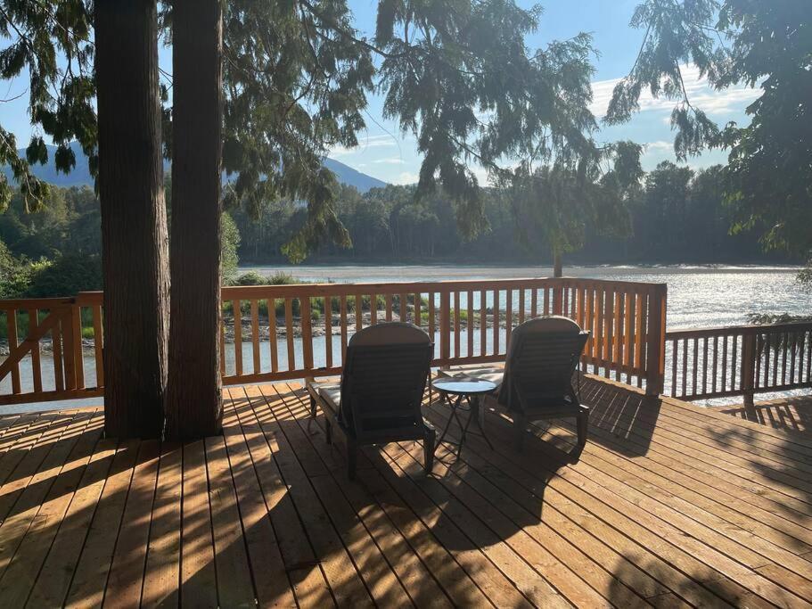 Riverfront Getaway On The Wild And Scenic Chalet Sedro Woolley