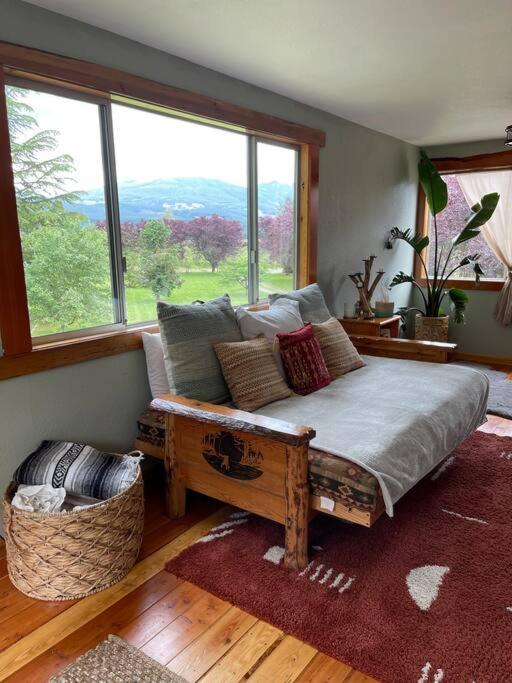 Chalet Riverfront Getaway On The Wild And Scenic Sedro Woolley