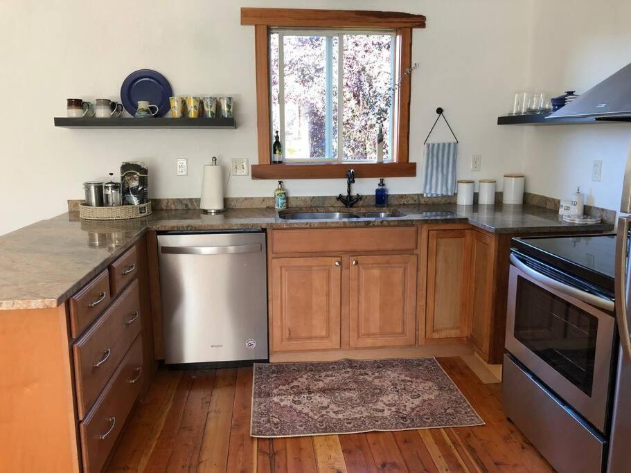 Riverfront Getaway On The Wild And Scenic Chalet *