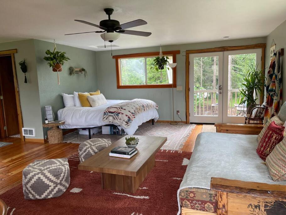 Chalet Riverfront Getaway On The Wild And Scenic Sedro Woolley