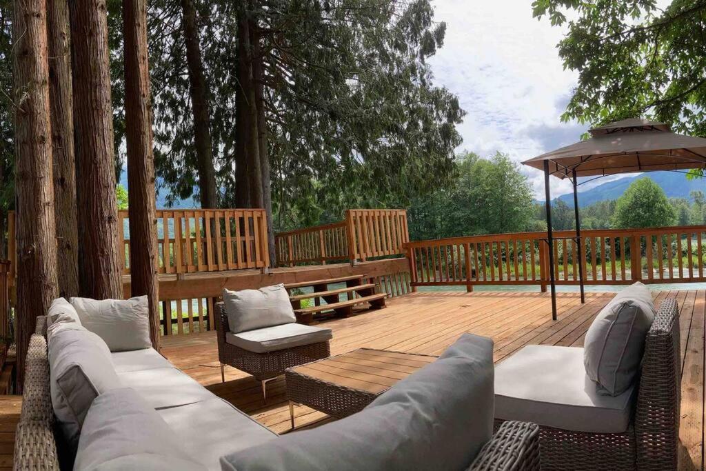 Chalet Riverfront Getaway On The Wild And Scenic