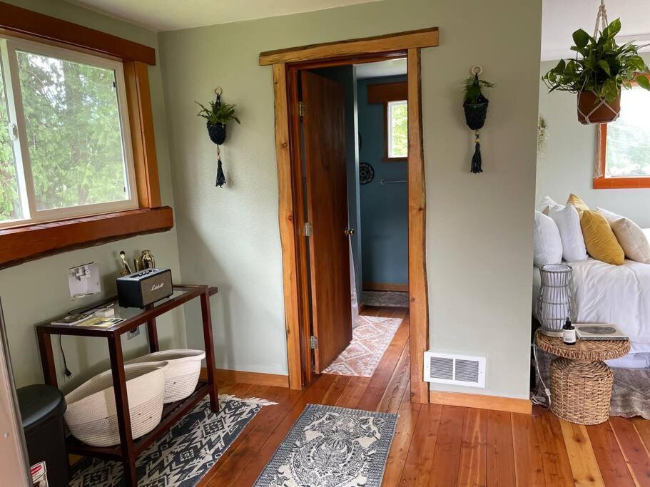 Riverfront Getaway On The Wild And Scenic Chalet Sedro Woolley