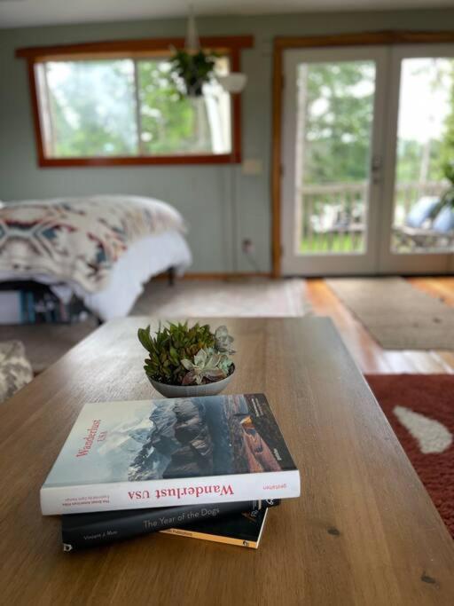 Riverfront Getaway On The Wild And Scenic Chalet
