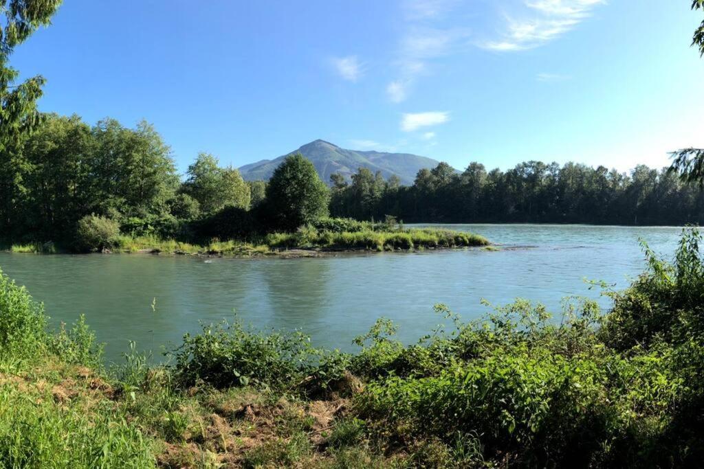 Chalet Riverfront Getaway On The Wild And Scenic *