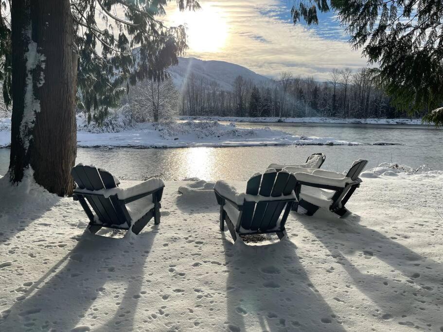 Riverfront Getaway On The Wild And Scenic *